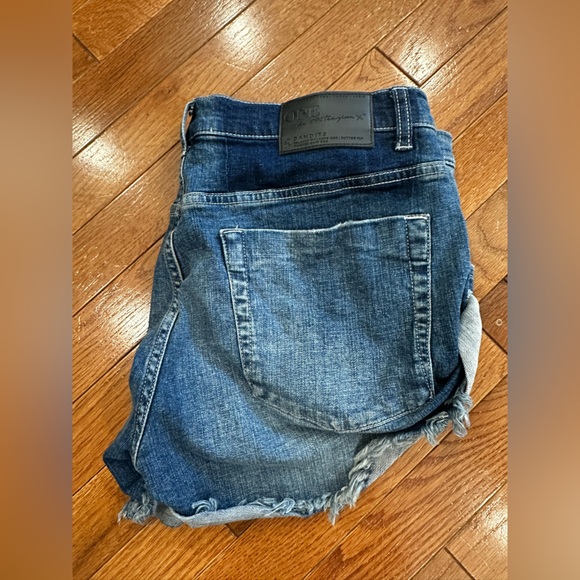 🎉 NWOT 🎉 One Teaspoon Bandits Sea Monster Jean Shorts Size 28 - Picture 3 of 5
